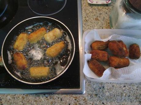 Croquetas de dátiles y queso gorgonzola