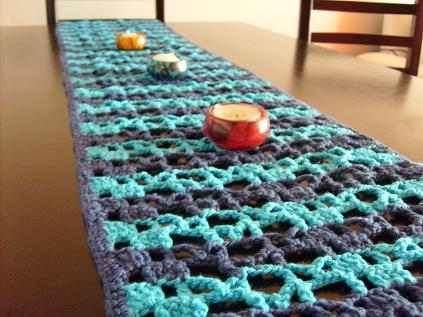 caminos-de-mesa-crochet-colores