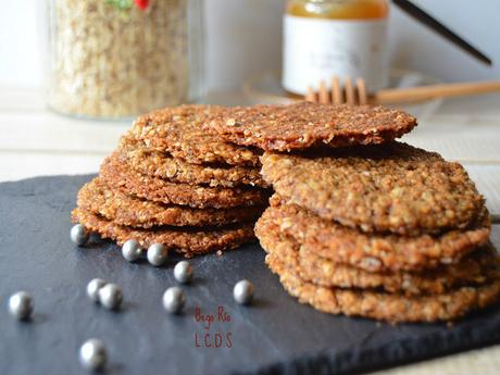 Galletas extrafinas y crujientes de avena , miel y coco