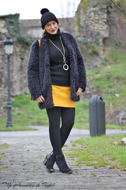Outfit: Como Combinar una Falda Amarilla de Piel