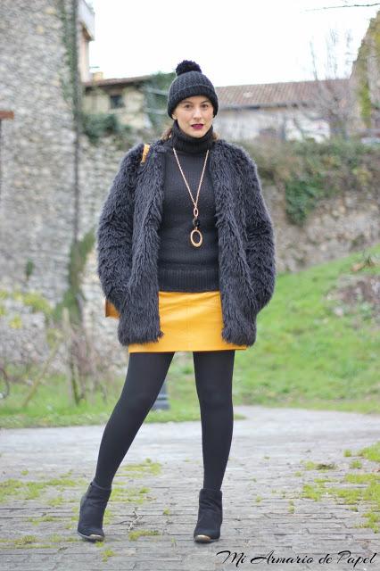 Outfit: Como Combinar una Falda Amarilla de Piel