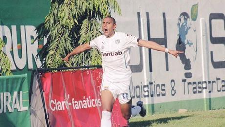 Ex-delantero de Pumas debuta con gol en liga guatemalteca