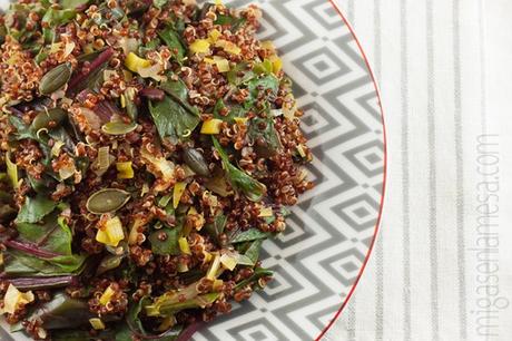 QUINOA ROJA SALTEADA CON HOJAS DE REMOLACHA [No es basura]