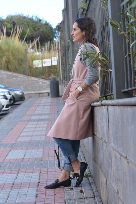 Outfit con chaleco rosa - Paperblog