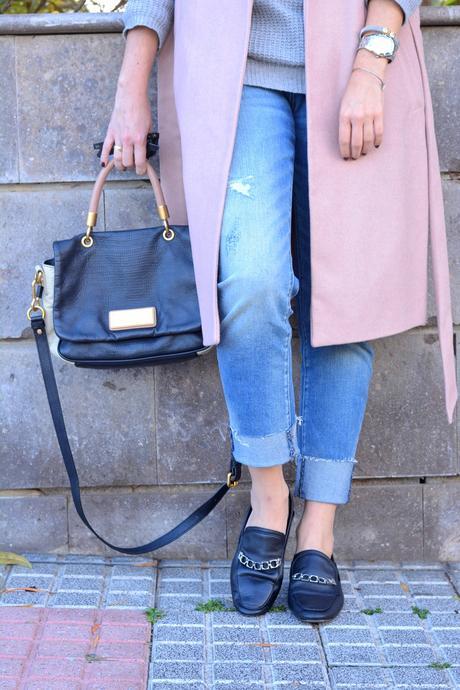 OUTFIT CON CHALECO ROSA