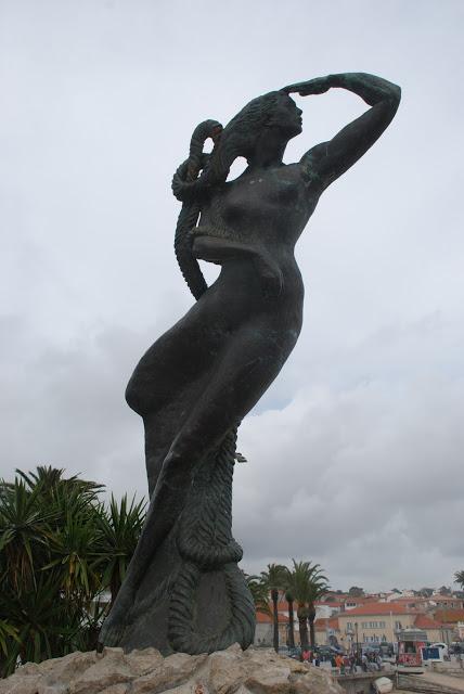 LA MUJER DEL PUERTO