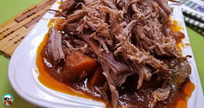 Tortilla rellena de carne mechada