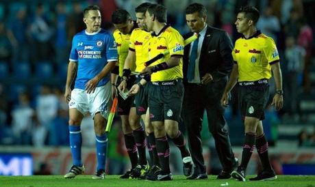 FMF reconoce error en el penal no marcado y el gol anulado al Cruz Azul