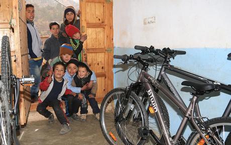 La fundación Contador y bicis para la vida llevan bicis a Marruecos
