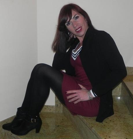 Burdeos y berenjena: Maquillaje, manicura y moda