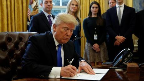 Donald Trump acaba de firmar la orden para construir el muro con México