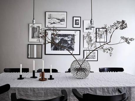 salón nórdico puertas dobles blancas Paredes grises y carpintería blanca look total white todo blanco estilo nórdico decoración gris decoración blanco comedor nordico sillas negras blog decoración nórdica 