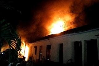 Controlado el incendio de antiguo edificio en Santa Clara