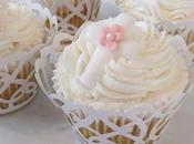 Cuatro fotos lindo pastel quequitos para bautizo decorados