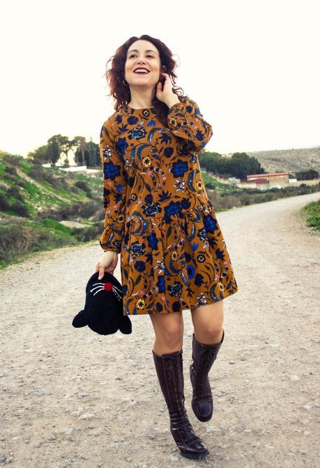melange_boutique_fashion_blog_de_moda_zaful_dresslily_como_combinar_vestido_ocre_mostaza_gorro_orejas_de_gato_tendencia_romantica_volantes