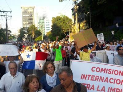 Panameños protestan contra la corrupción    #CaigaQuienCaiga