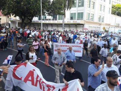 Panameños protestan contra la corrupción    #CaigaQuienCaiga