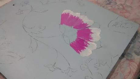 Como trabajamos en dos mesitas de luz imitando un bordado