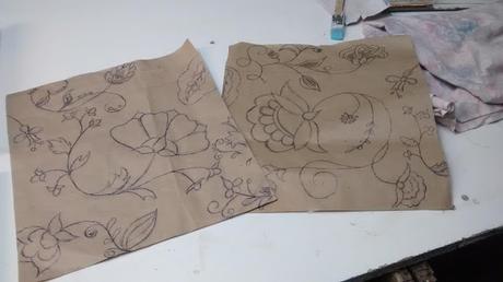 Como trabajamos en dos mesitas de luz imitando un bordado