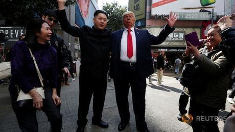 ‘Donald Trump’ y ‘Kim Jong-un’ se encuentran en Hong Kong [Video]