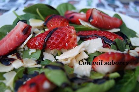 ENSALADA DE FRESAS, ESPINACAS Y GRANA  PADANO