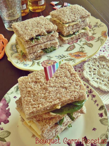 Sándwich de rúcula y huevo