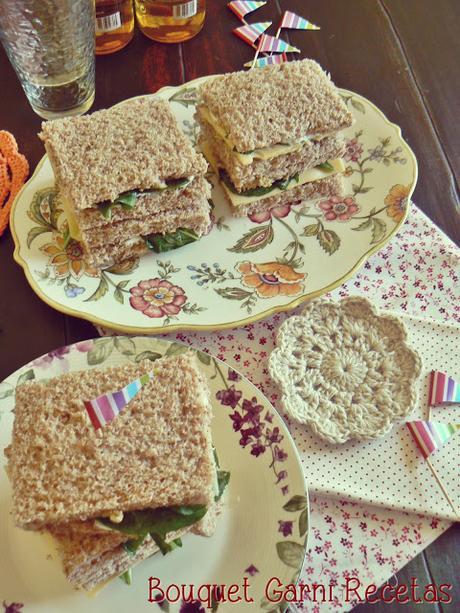 Sándwich de rúcula y huevo