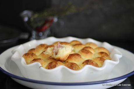 Media Noche rellena de Jamón Cocido y Queso Azul