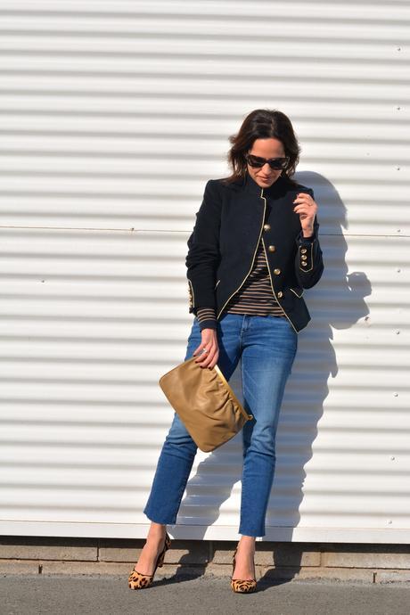 LOOK CON CHAQUETA MILITAR MANGO