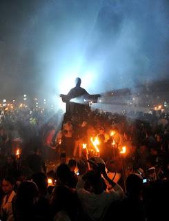 Campañitas: revoloteo de vividores [+ fotos]