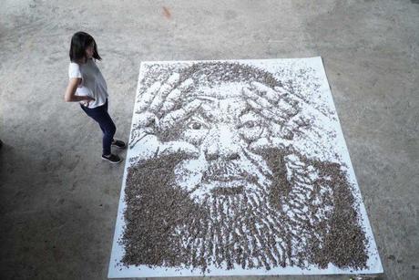 Artista crea un asombroso retrato con 20.000 semillas de girasol