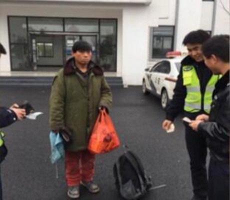 Hombre en bicicleta de regreso a casa estuvo en la dirección equivocada durante más de un mes