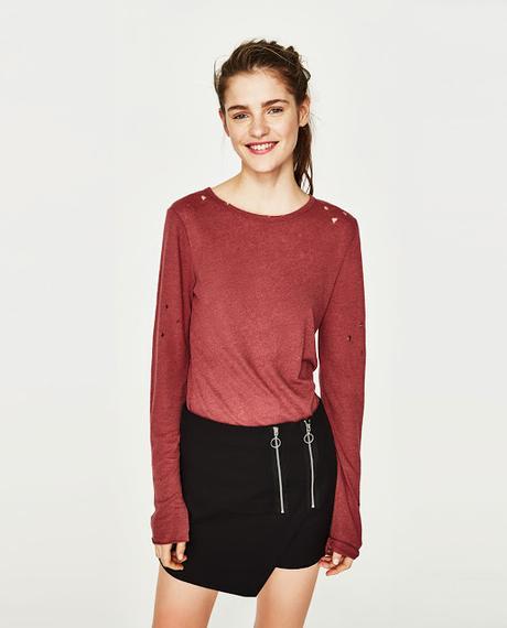 Camiseta con rotos para mujer - Zara