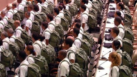 Denuncian condiciones inhumanas de médicos cubanos en Venezuela