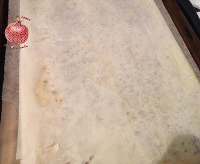 Pizza crujiente con pesto de espinacas y queso de cabra