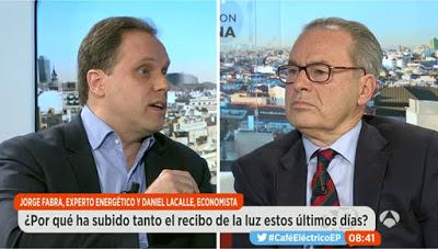 Suben la luz y las olas de protestas.