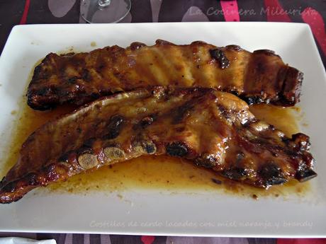 Costillas de cerdo lacadas con miel naranja y brandy