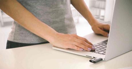 Memorias usb promocionales o Cloud para almacenar datos: ¿Por qué no los dos? Memoria USB o Cloud para almacenar datos