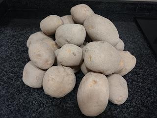 BOMBAS DE PATATA CON SALSA BRAVA