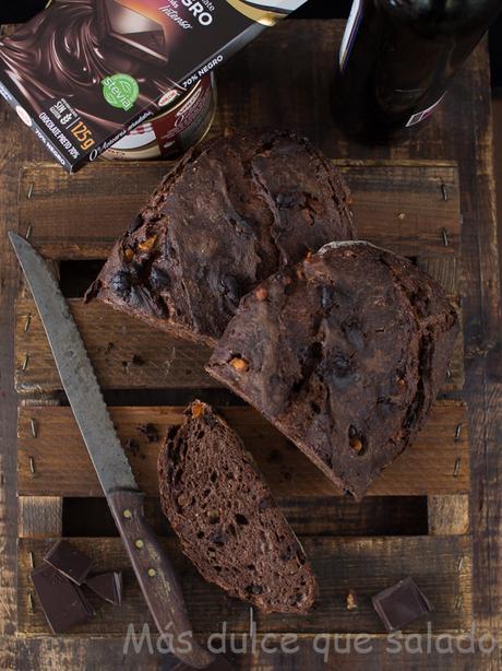 Pan de chocolate y vino tinto con naranja confitada