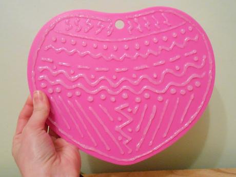 Diy: tabla para limpiar las brochas de maquillaje