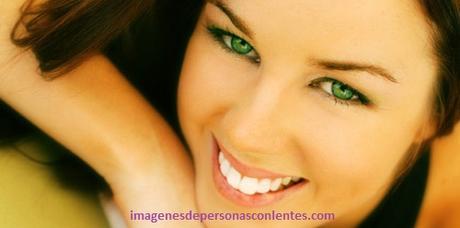 personas con lentes de contacto mujer