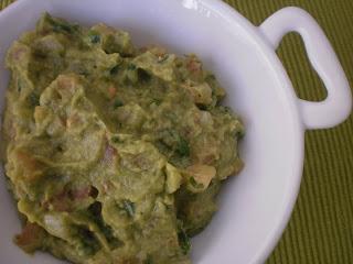 HUEVOS RELLENOS CON GUACAMOLE