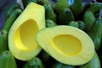 HUEVOS RELLENOS CON GUACAMOLE