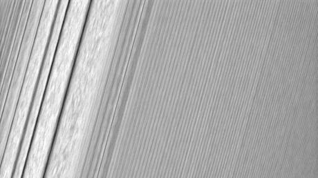 Cassini captura los anillos de Saturno a 134.500 km de distancia, como nunca antes visto!