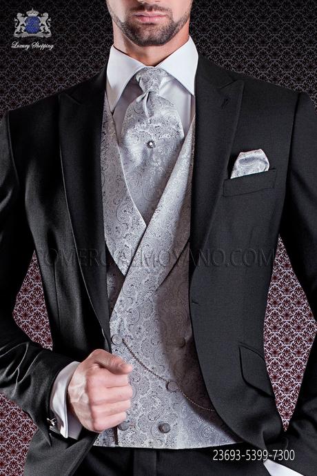 http://www.comercialmoyano.com/es/2533-chaleco-cruzado-de-novio-gris-perla-en-jacquard-6-botones-con-solapas-23693-5399-7300-ottavio-nuccio-gala.html