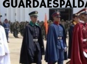 militares guardaespaldas”