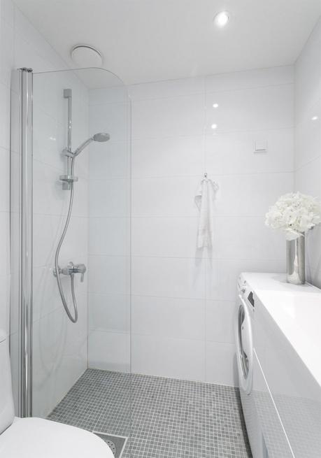 walk in closet vestidor en minipiso puro blanco decoración estilo escandinavo distribución diáfana decoración pisos pequeños deco total white cama en altillo blog decoracion interiores 