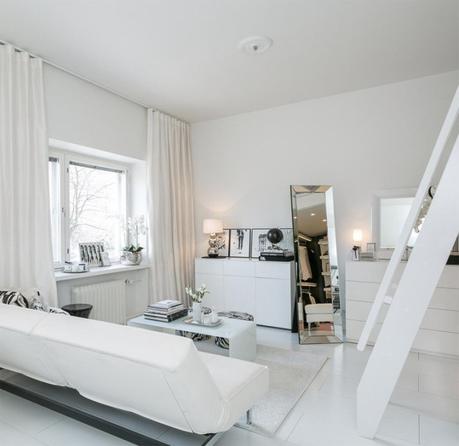 walk in closet vestidor en minipiso puro blanco decoración estilo escandinavo distribución diáfana decoración pisos pequeños deco total white cama en altillo blog decoracion interiores 