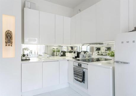 walk in closet vestidor en minipiso puro blanco decoración estilo escandinavo distribución diáfana decoración pisos pequeños deco total white cama en altillo blog decoracion interiores 